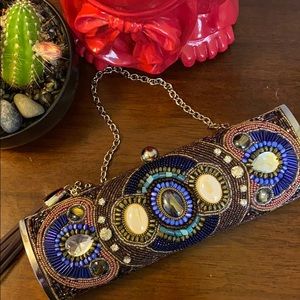 Beautifully beaded evening clutch, Locale
